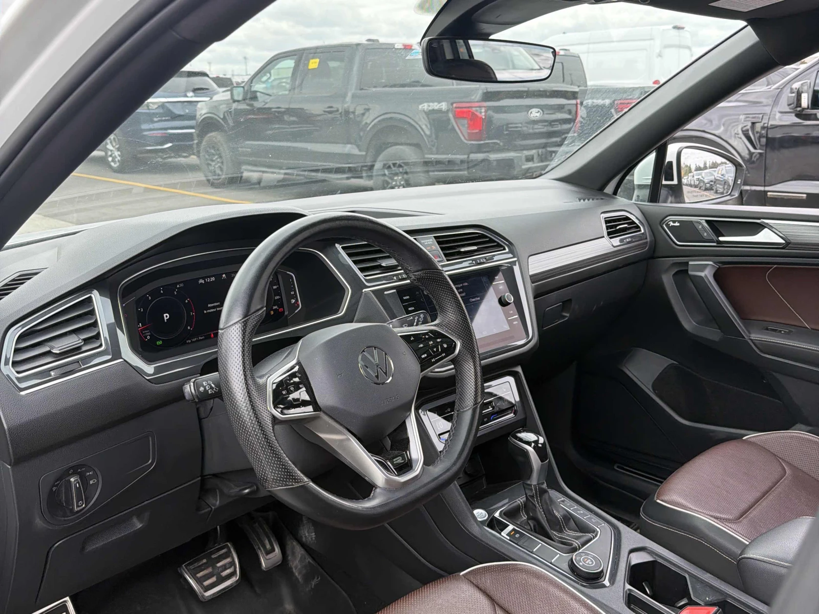 VW Tiguan Highline R-Line, снимка 5 - Автомобили и джипове - 56275161