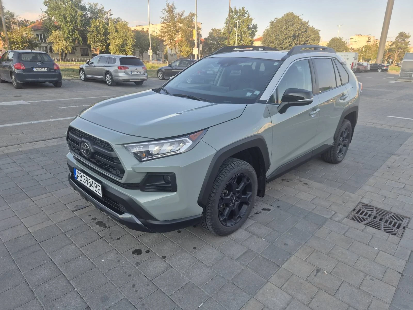 Toyota Rav4 TRD Off-Road 2.5 AWD / JBL / Lunar Rock / 203 к.с.