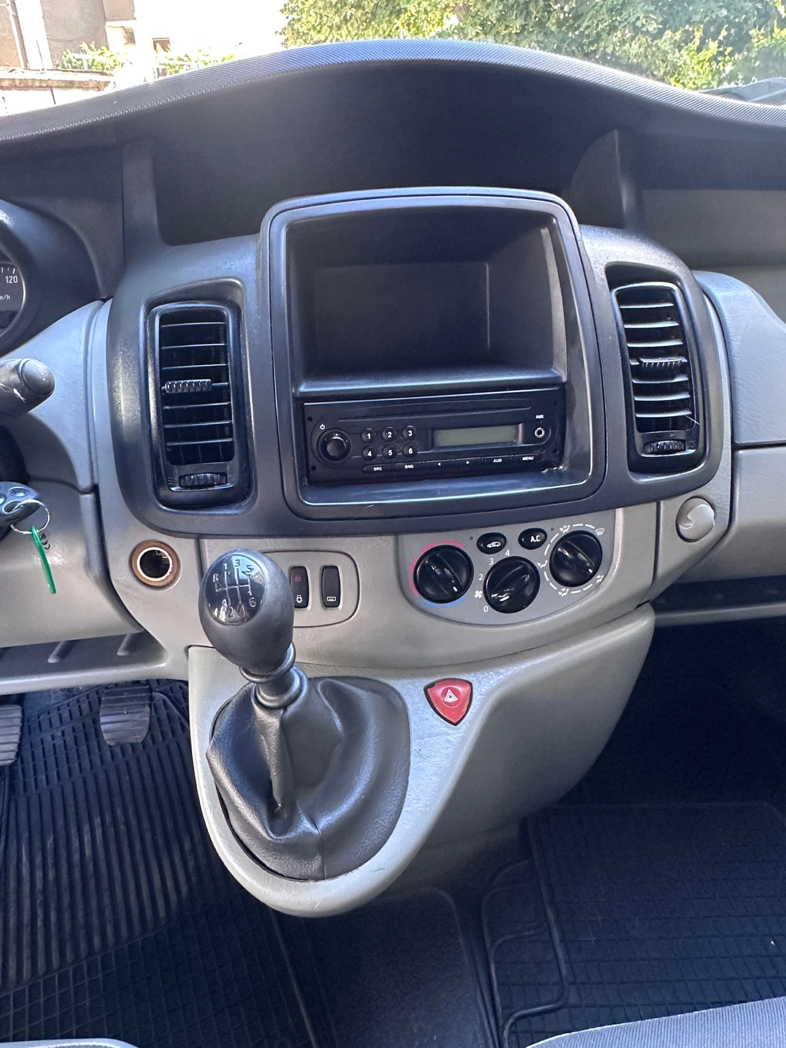 Opel Vivaro 2.0 CDTI, снимка 10 - Бусове и автобуси - 54885889