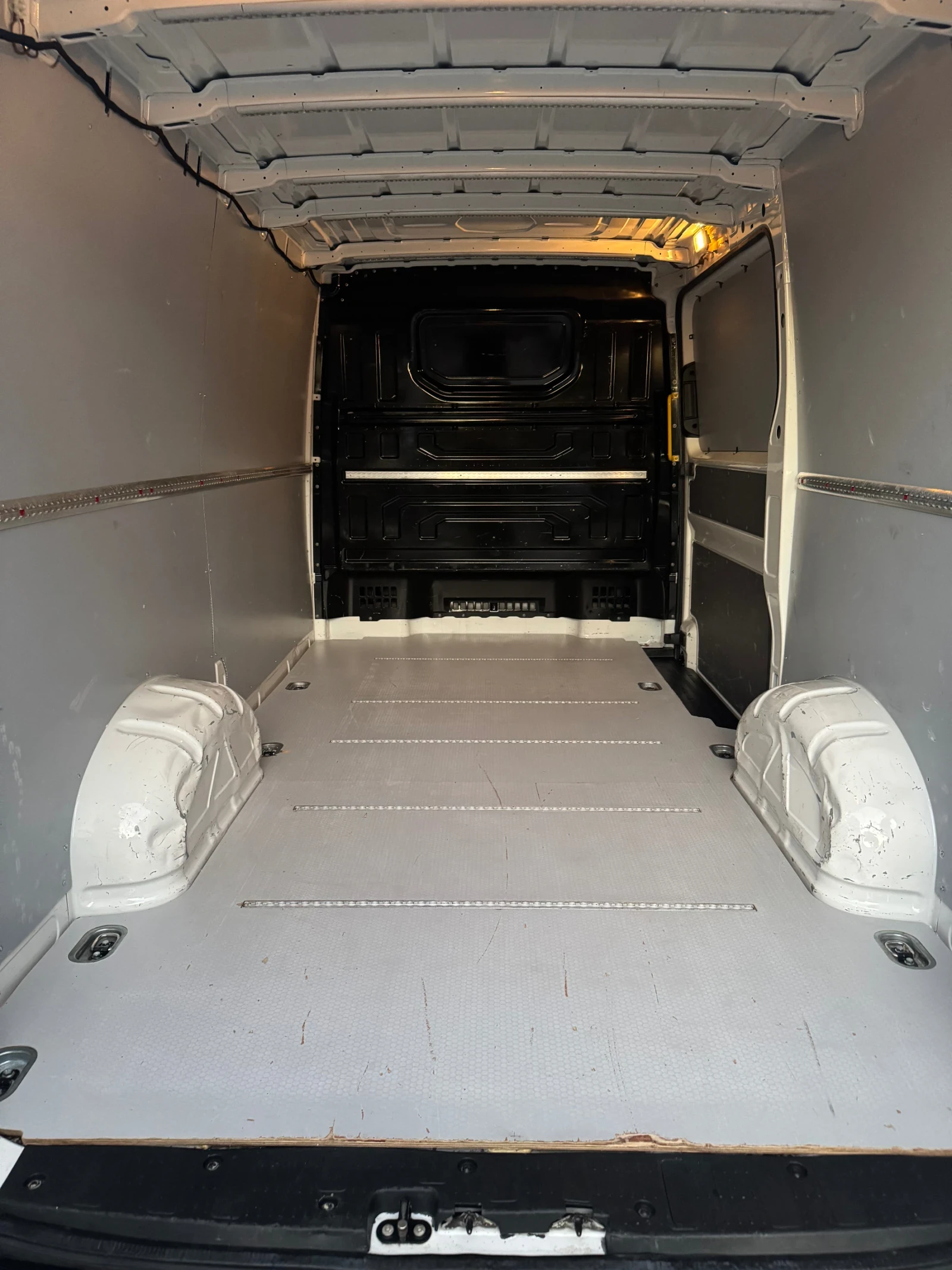 VW Crafter 2.0 tdi 140 к.с , снимка 10 - Бусове и автобуси - 56127251