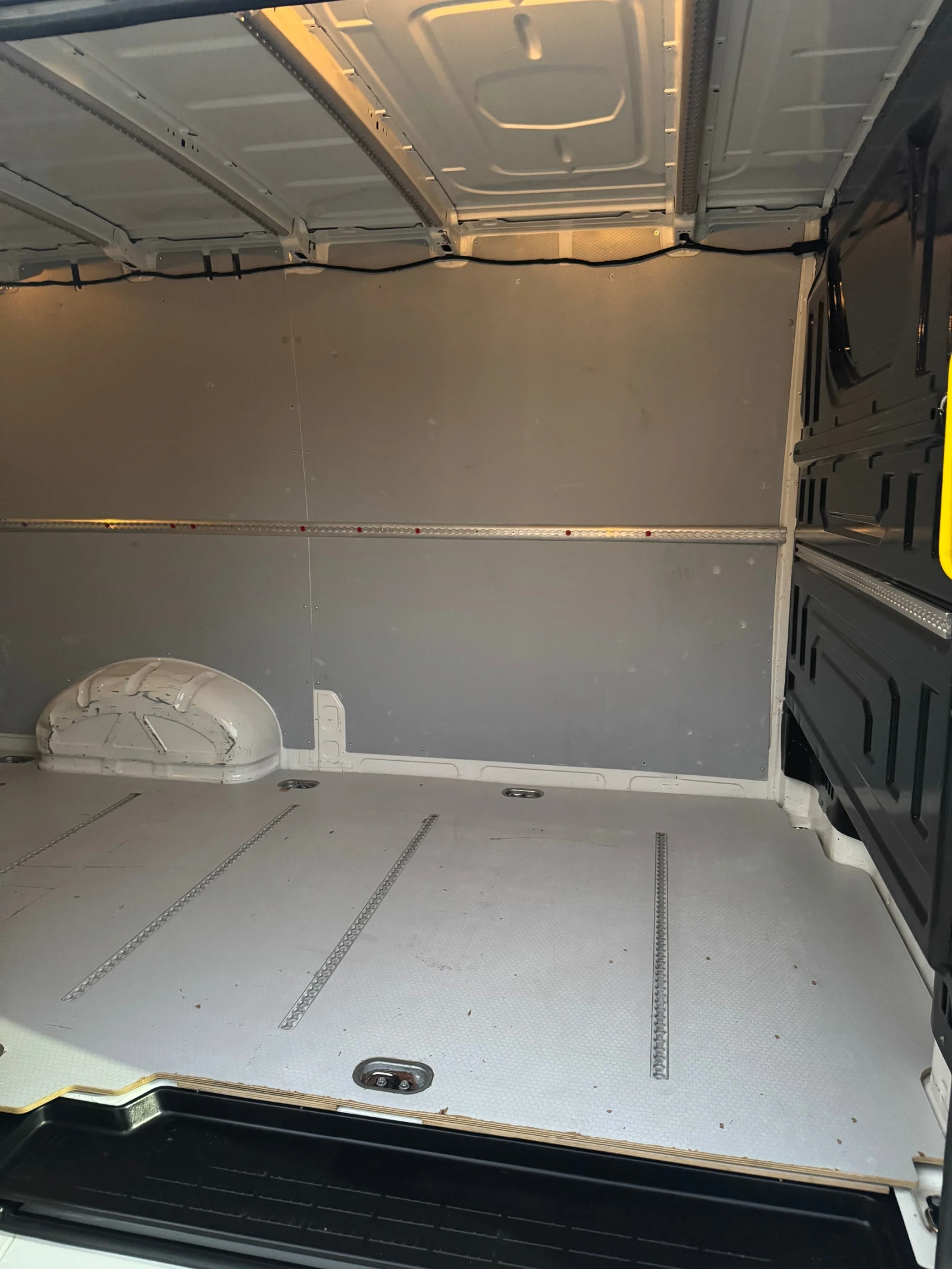 VW Crafter 2.0 tdi 140 к.с , снимка 11 - Бусове и автобуси - 56127251