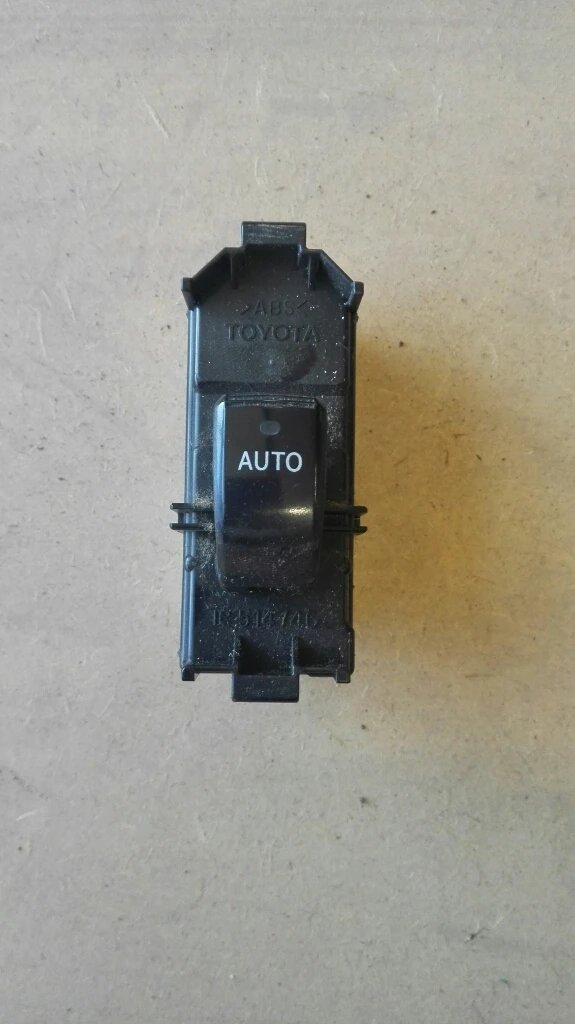 Копче ел стъкло предно дясно Лексус IS220