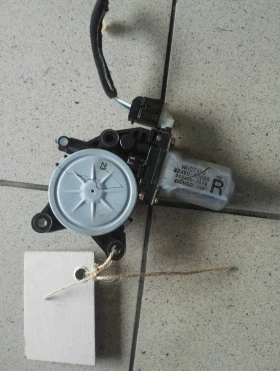 Моторче ел стъкло предно дясно Киа Карнивал