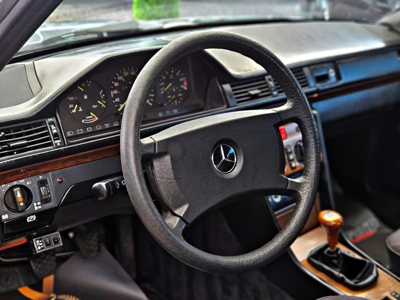 Mercedes-Benz E 260 ГАЗ/CLIMATIC/5 СКОРОСТИ, снимка 10 - Автомобили и джипове - 52155122