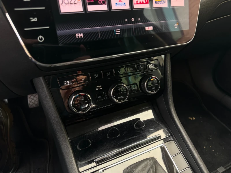 Skoda Superb 2.0TDI/4X4/ПОГРЕВ/ЕЛ.СЕДАЛКИ, снимка 13 - Автомобили и джипове - 52858904
