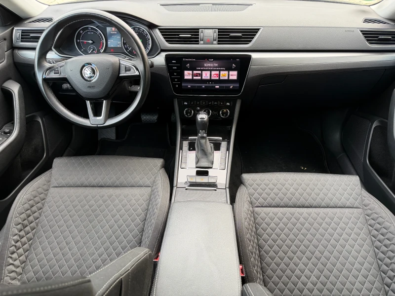 Skoda Superb 2.0TDI/4X4/ПОГРЕВ/ЕЛ.СЕДАЛКИ, снимка 9 - Автомобили и джипове - 52858904