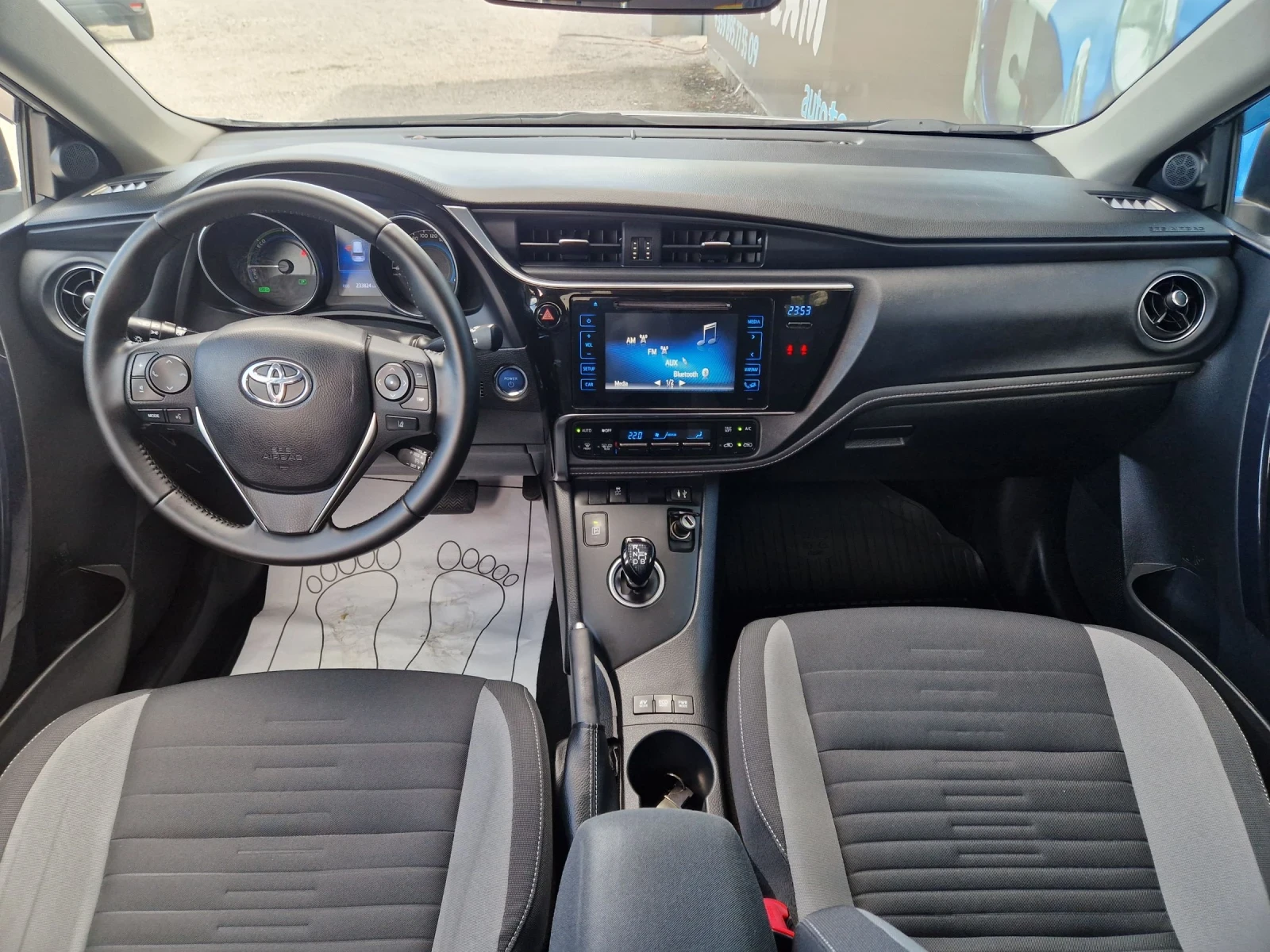 Toyota Auris 1.8HSe Hybrid Full Service - изображение 10