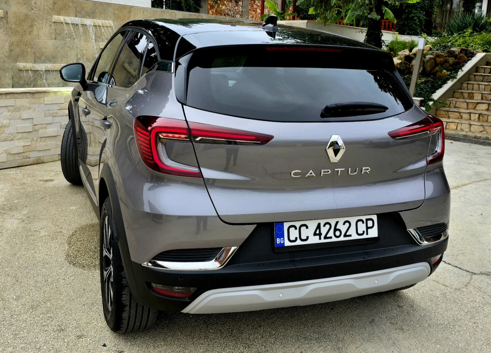 Renault Captur 1.3 Mild hybrid 140 к.с 2023г. - изображение 7