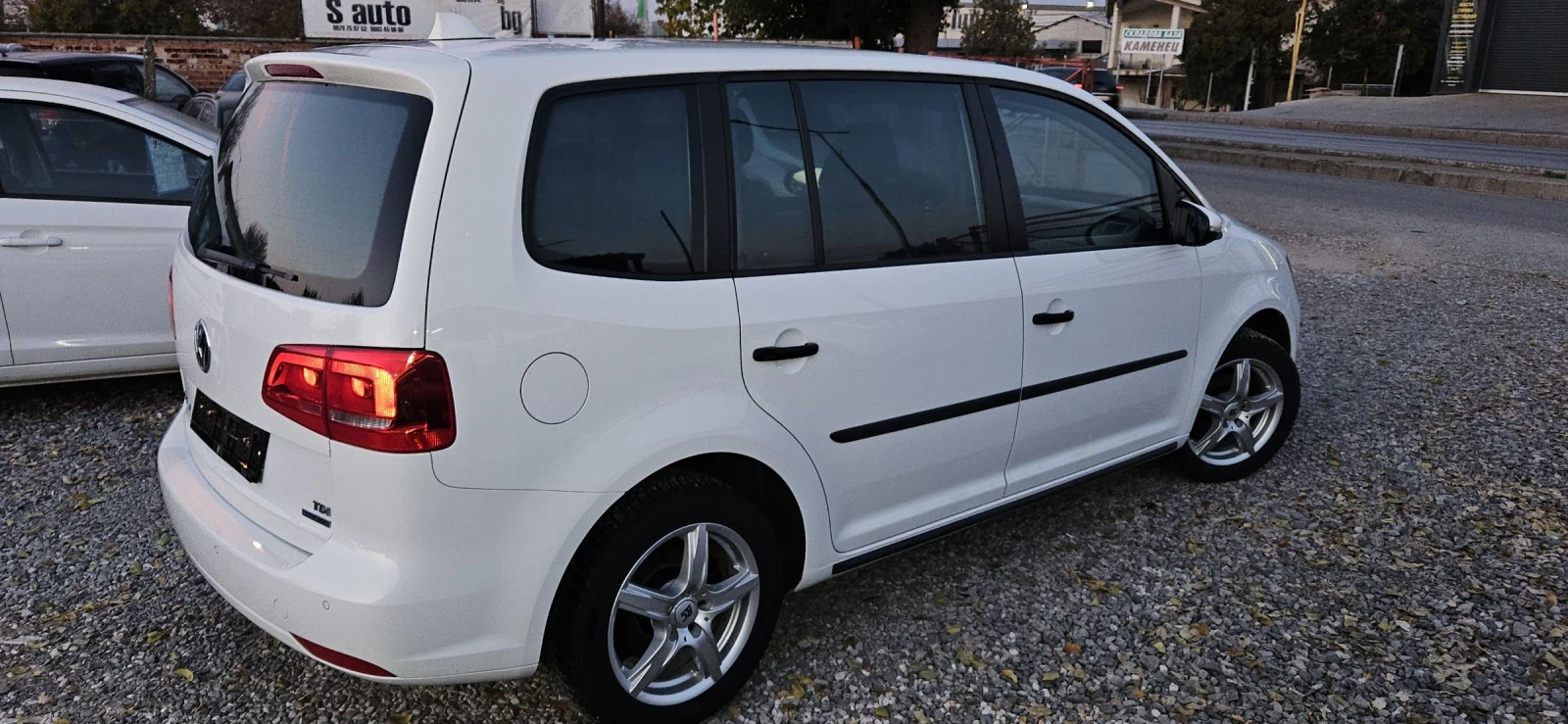 VW Touran 2012г  - изображение 9