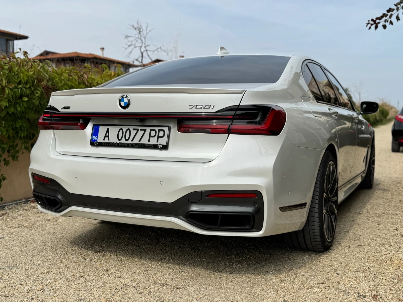 BMW 750 xi M Sport * пълна сервизна история*  - изображение 6