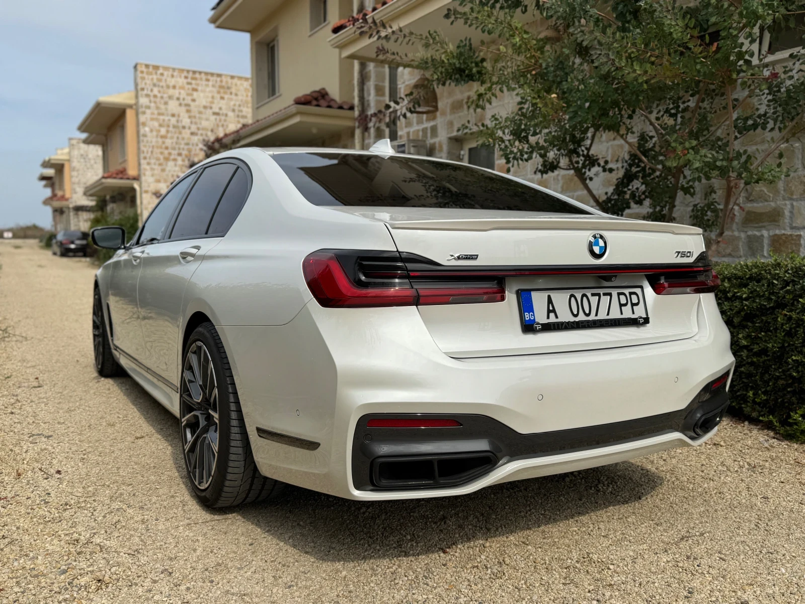 BMW 750 xi M Sport * пълна сервизна история*  - изображение 5