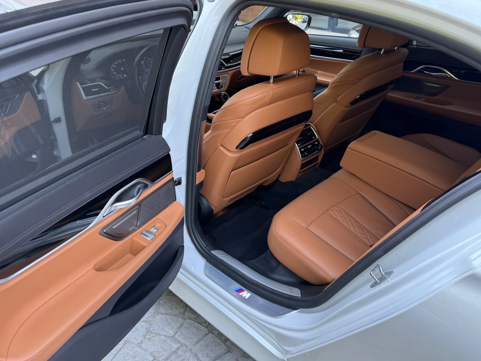 BMW 750 xi M Sport - изображение 10
