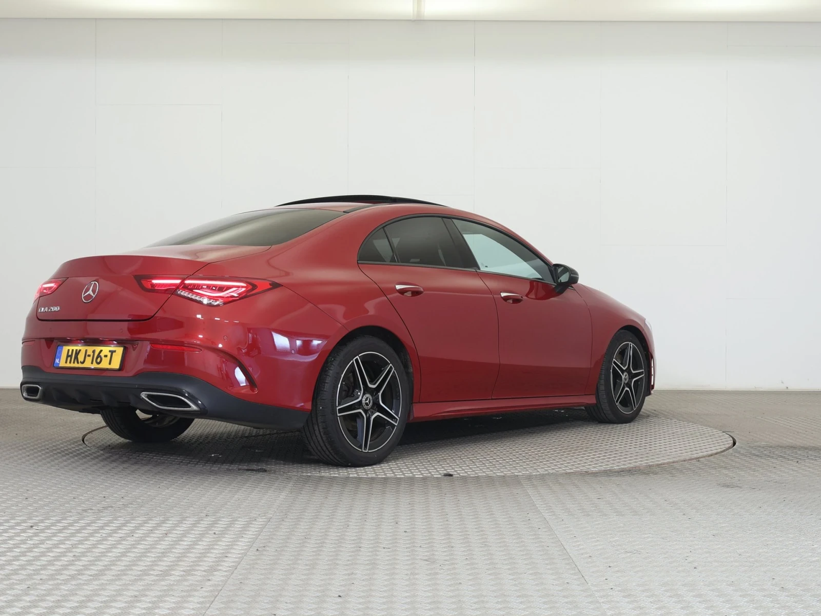 Mercedes-Benz CLA 200 AMG LINE  - изображение 2