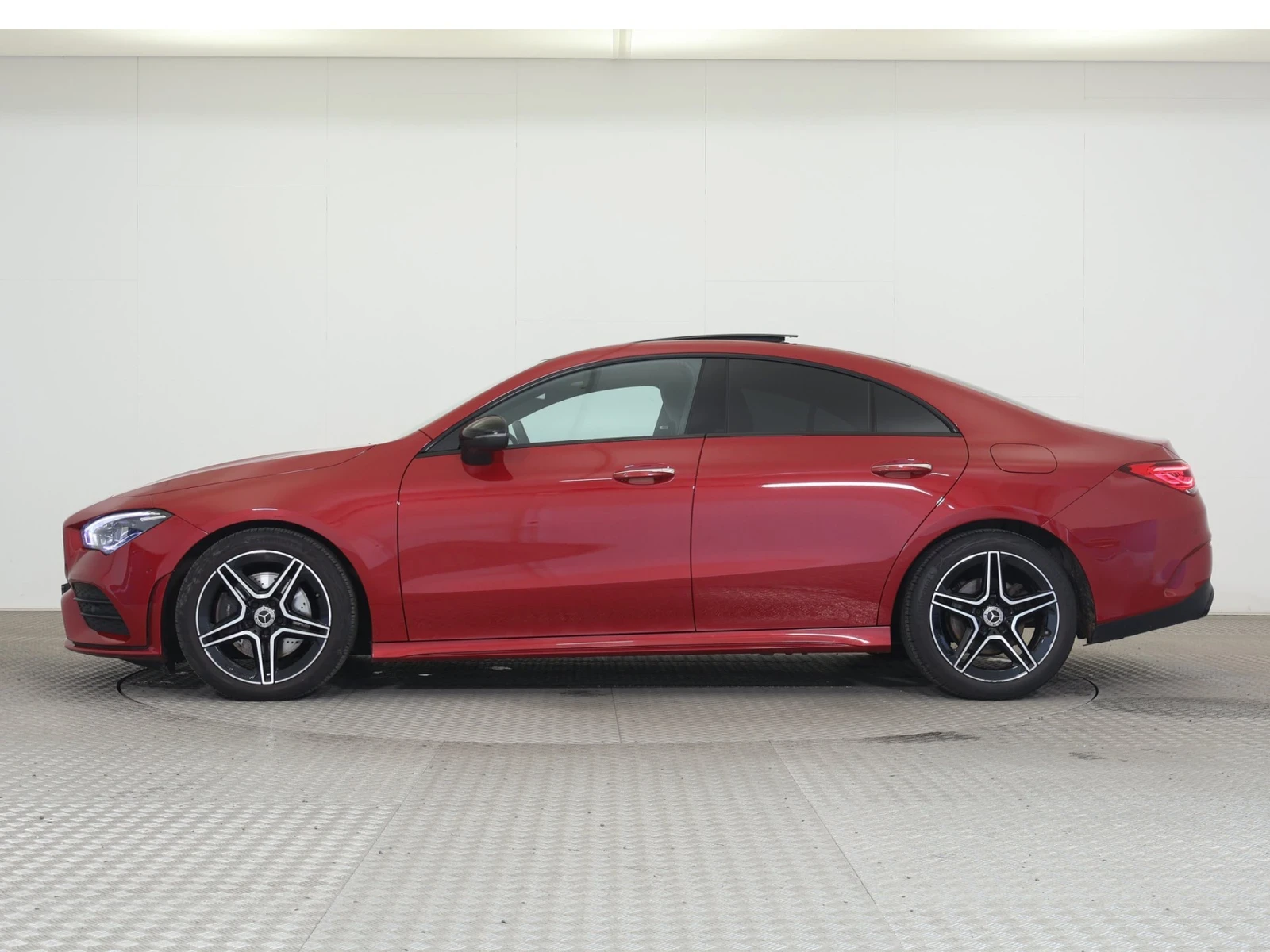 Mercedes-Benz CLA 200 AMG LINE  - изображение 5