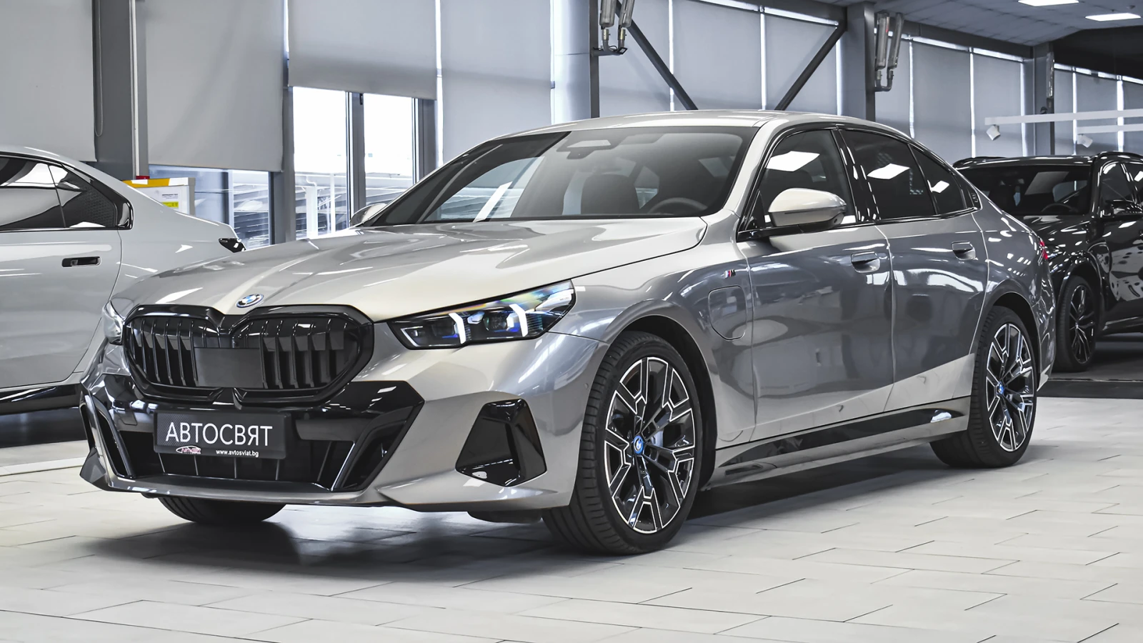 BMW 550 e xDrive M Sport PHEV - изображение 4