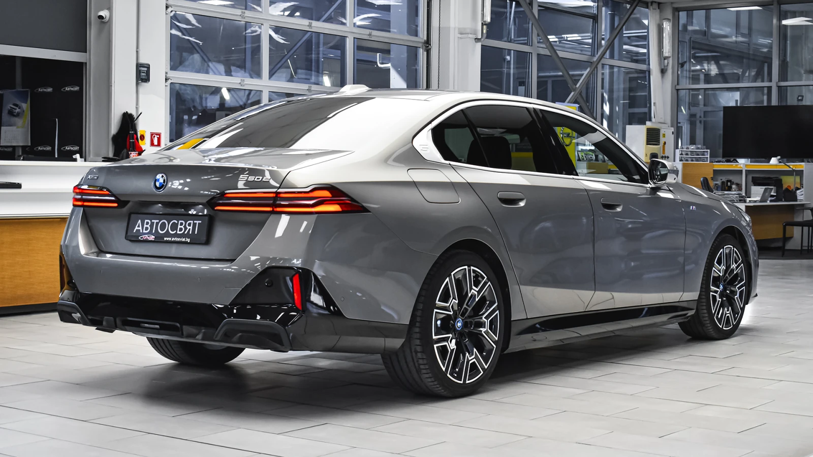 BMW 550 e xDrive M Sport PHEV - изображение 6