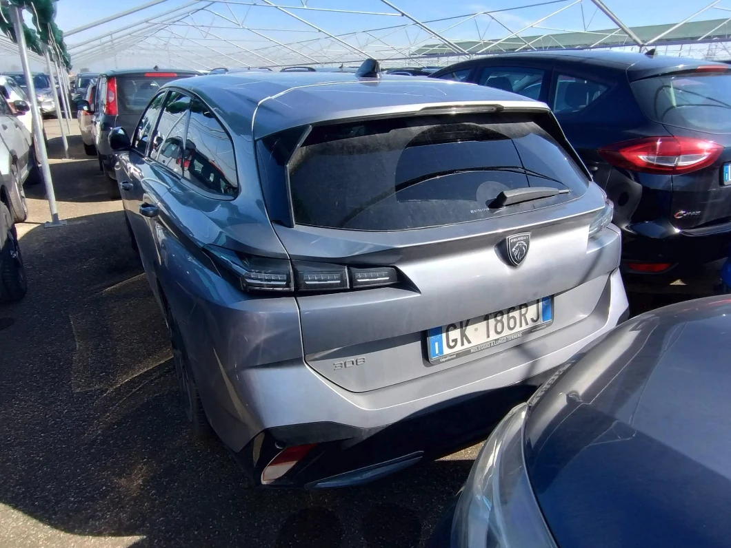 Peugeot 308 SW 1.2i Allure, снимка 4 - Автомобили и джипове - 53825764