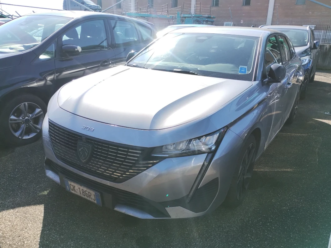 Peugeot 308 SW 1.2i Allure, снимка 2 - Автомобили и джипове - 53825764