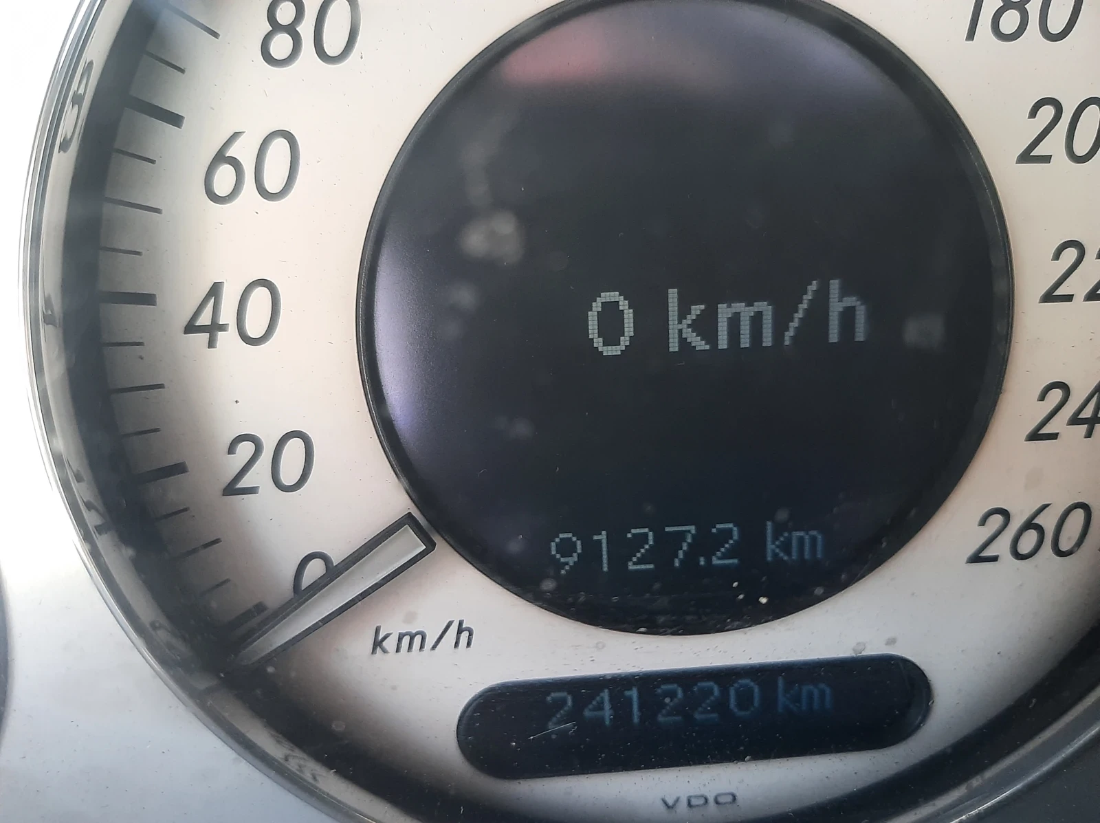 Mercedes-Benz E 270 2.7CDI, снимка 6 - Автомобили и джипове - 54225029