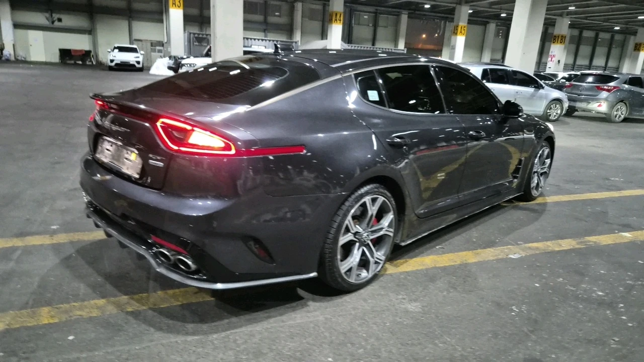 Kia Stinger 3.3T-AWD-GTLine-ОЧАКВАН ВНОС!, снимка 4 - Автомобили и джипове - 54254495