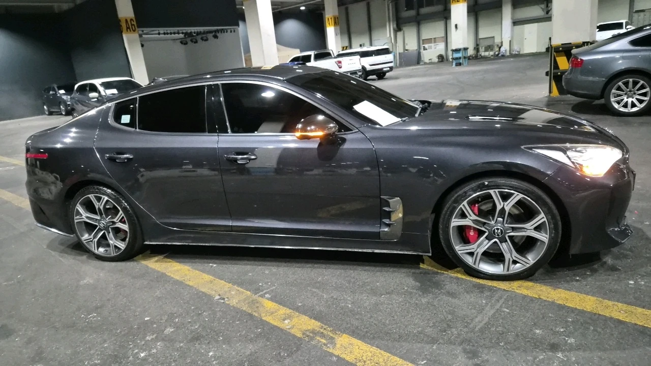 Kia Stinger 3.3T-AWD-GTLine-ОЧАКВАН ВНОС!, снимка 8 - Автомобили и джипове - 54254495