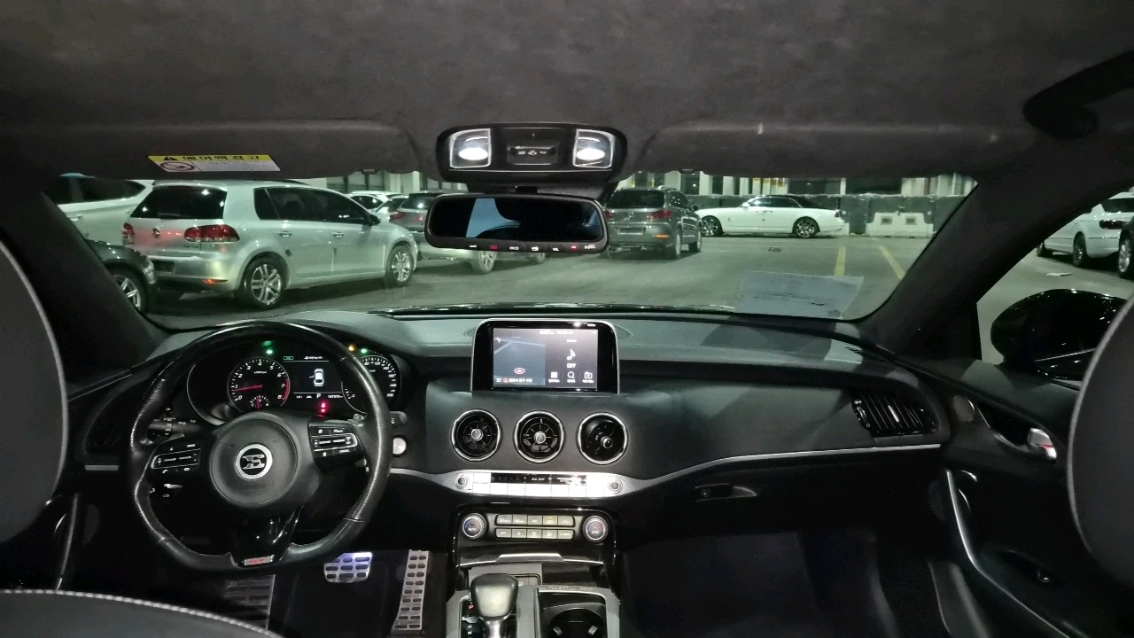 Kia Stinger 3.3T-AWD-GTLine-ОЧАКВАН ВНОС!, снимка 14 - Автомобили и джипове - 54254495