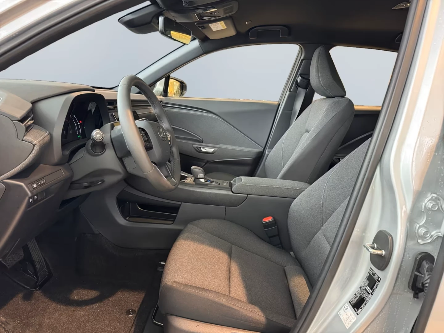 Lexus LBX CAMERA* DISTR* KEYLESS* , снимка 7 - Автомобили и джипове - 54740036