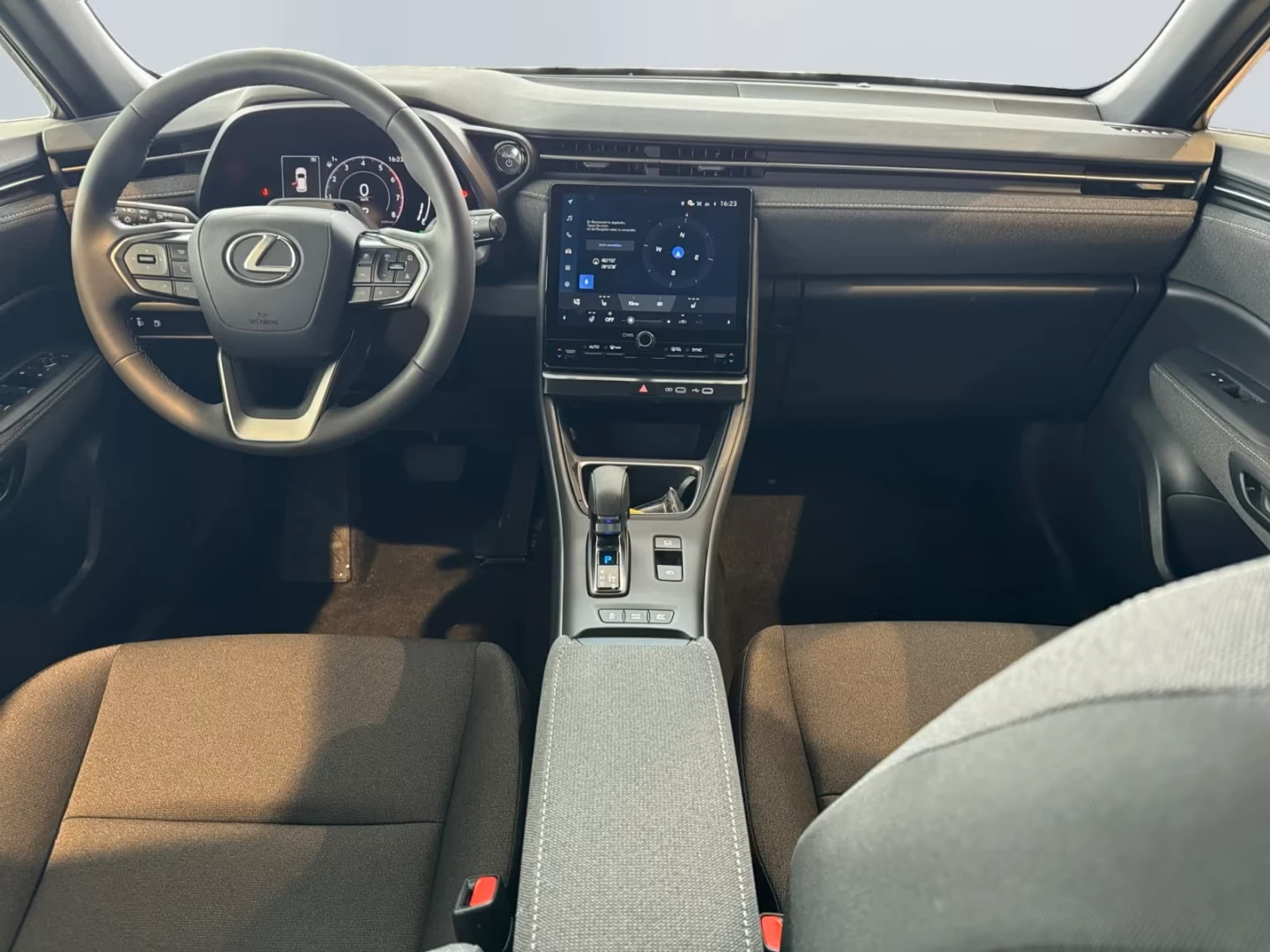Lexus LBX CAMERA* DISTR* KEYLESS* , снимка 11 - Автомобили и джипове - 54740036