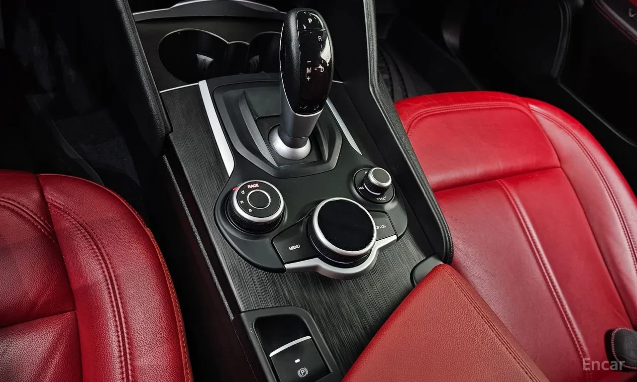 Alfa Romeo Giulia 2.0 | Кожа | LED | Navi | Камера | , снимка 9 - Автомобили и джипове - 55007452