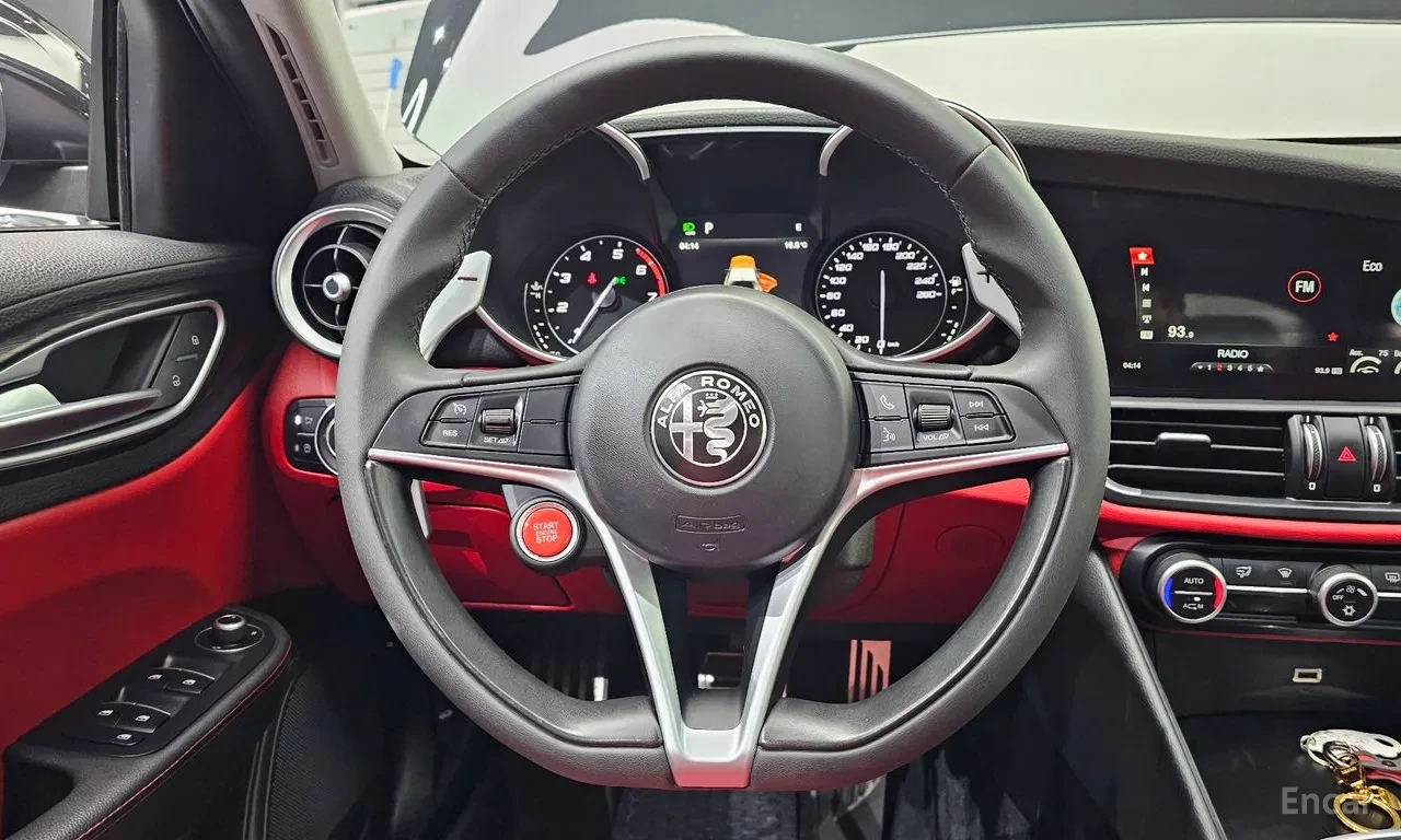 Alfa Romeo Giulia 2.0 | Кожа | LED | Navi | Камера | , снимка 13 - Автомобили и джипове - 55007452