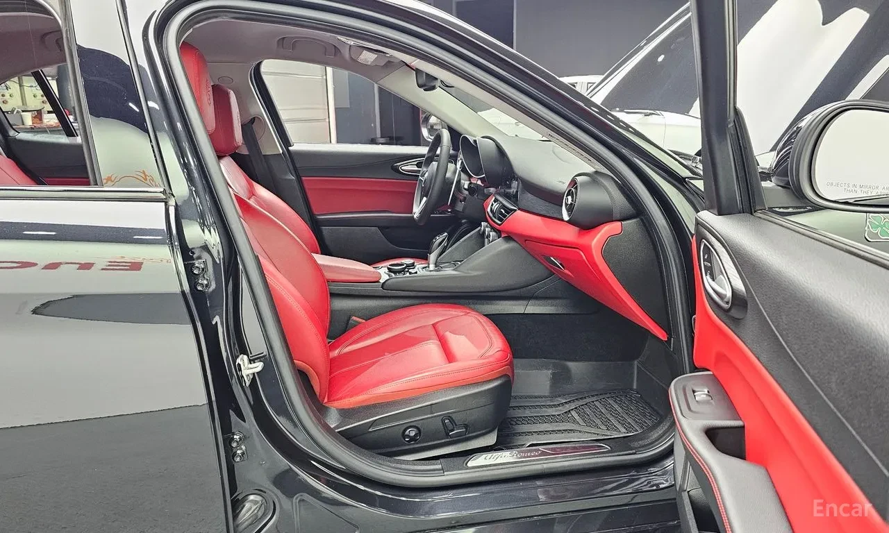 Alfa Romeo Giulia 2.0 | Кожа | LED | Navi | Камера | , снимка 11 - Автомобили и джипове - 55007452