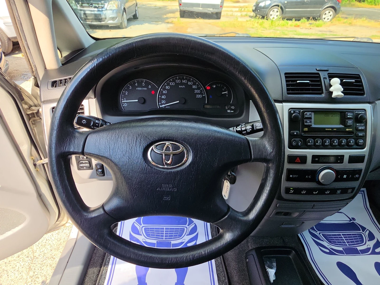 Toyota Avensis verso 2.2d4d, снимка 12 - Автомобили и джипове - 55156342