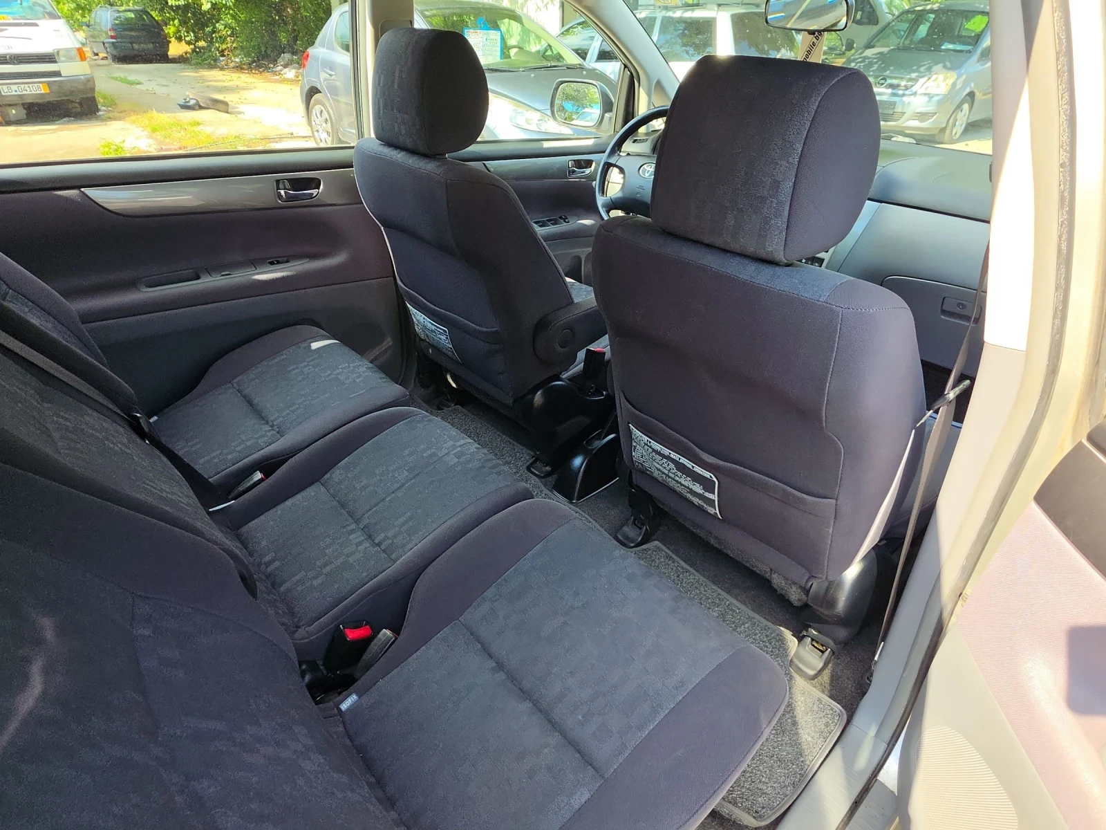Toyota Avensis verso 2.2d4d, снимка 11 - Автомобили и джипове - 55156342