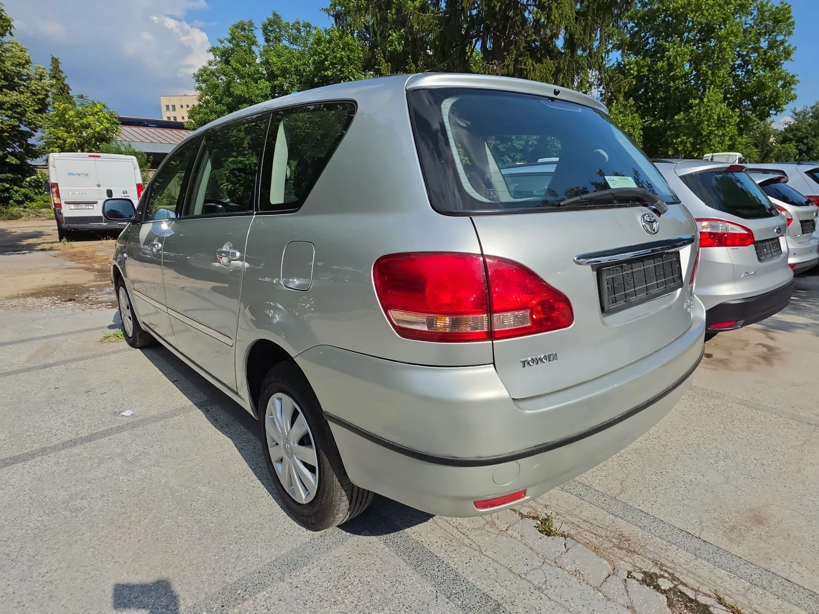 Toyota Avensis verso 2.2d4d, снимка 4 - Автомобили и джипове - 55156342