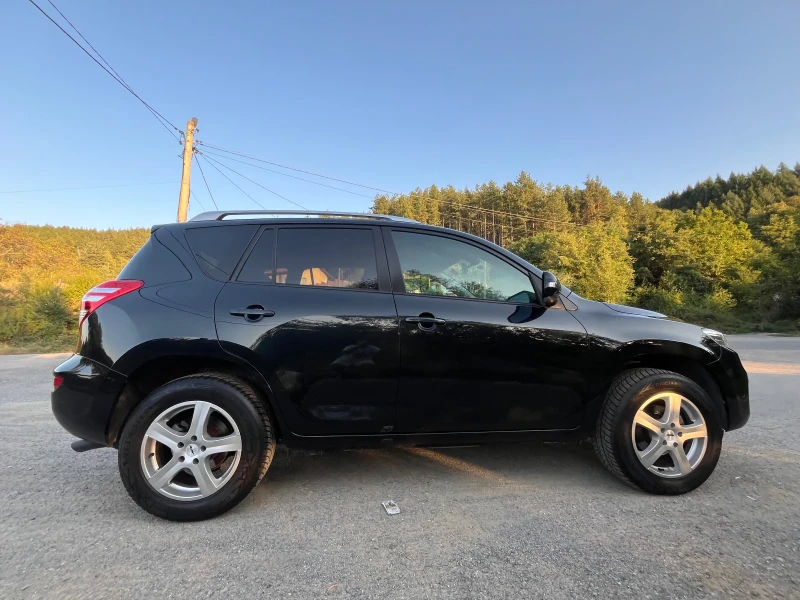 Toyota Rav4 2.2D-4D, снимка 2 - Автомобили и джипове - 48771673