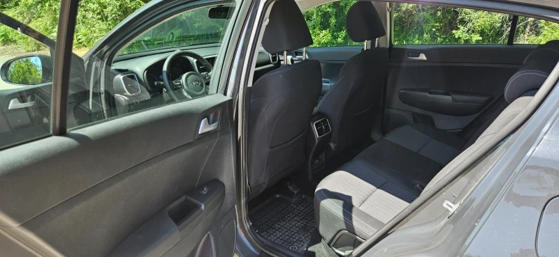 Kia Sportage, снимка 9 - Автомобили и джипове - 50750923