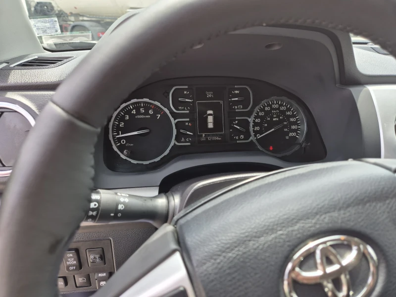 Toyota Tundra, снимка 11 - Автомобили и джипове - 52498509