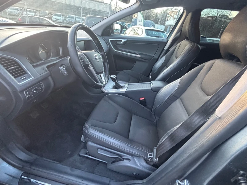 Volvo XC60 2.0 D3, снимка 12 - Автомобили и джипове - 53113107