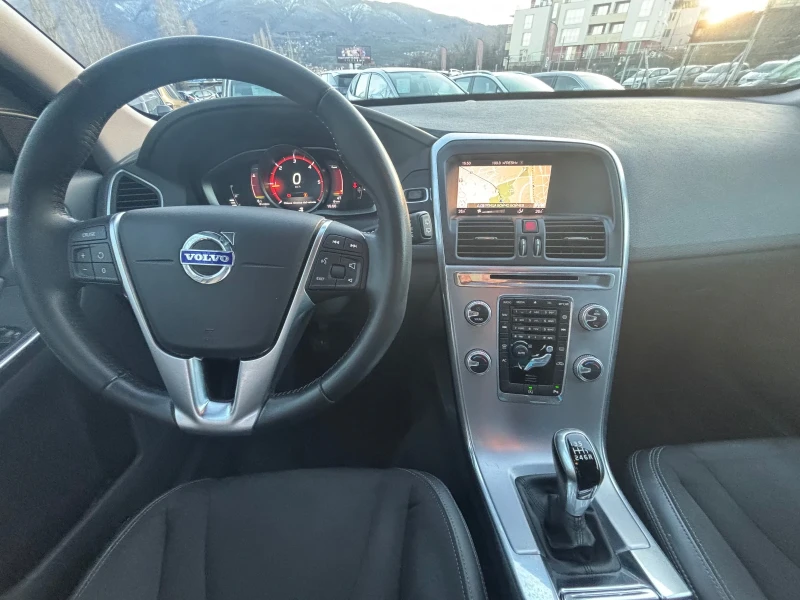 Volvo XC60 2.0 D3, снимка 13 - Автомобили и джипове - 53113107