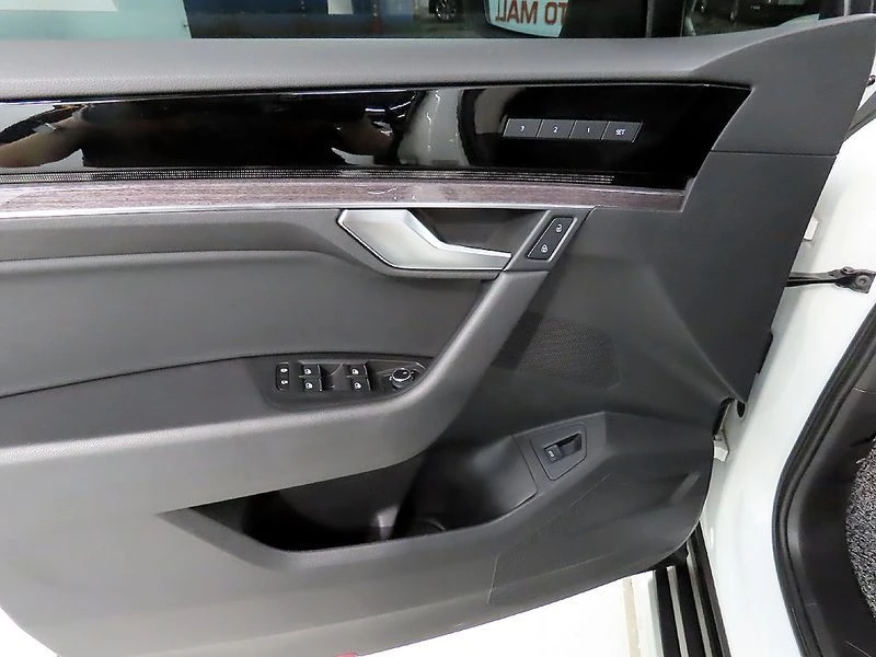 VW Touareg 3.0 DEN Automatic, снимка 12 - Автомобили и джипове - 55723688