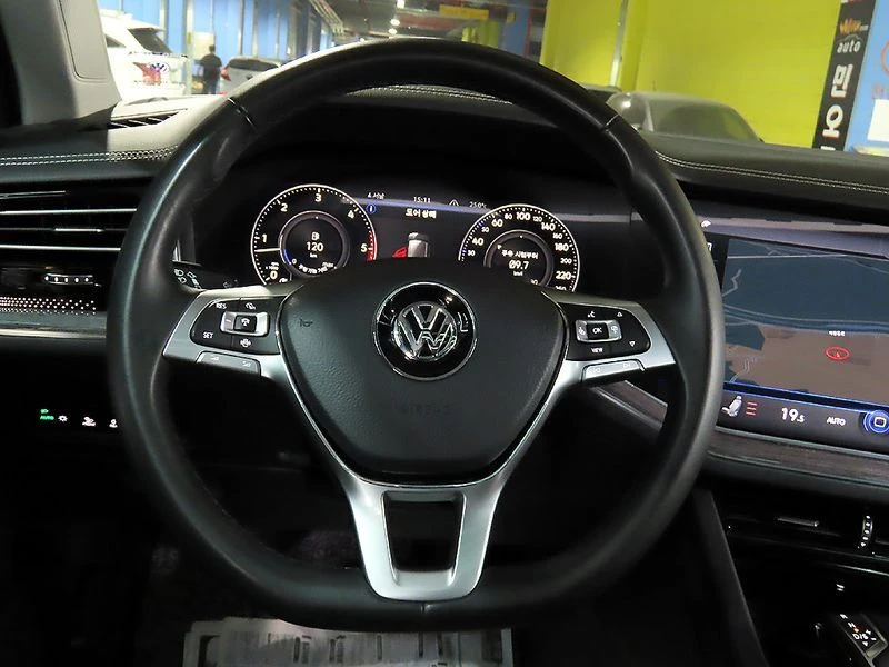 VW Touareg 3.0 DEN Automatic, снимка 14 - Автомобили и джипове - 55723688