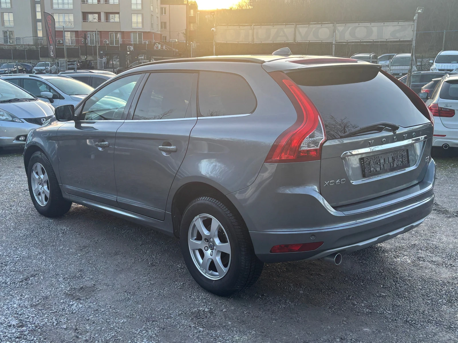 Volvo XC60 2.0 D3 - изображение 6