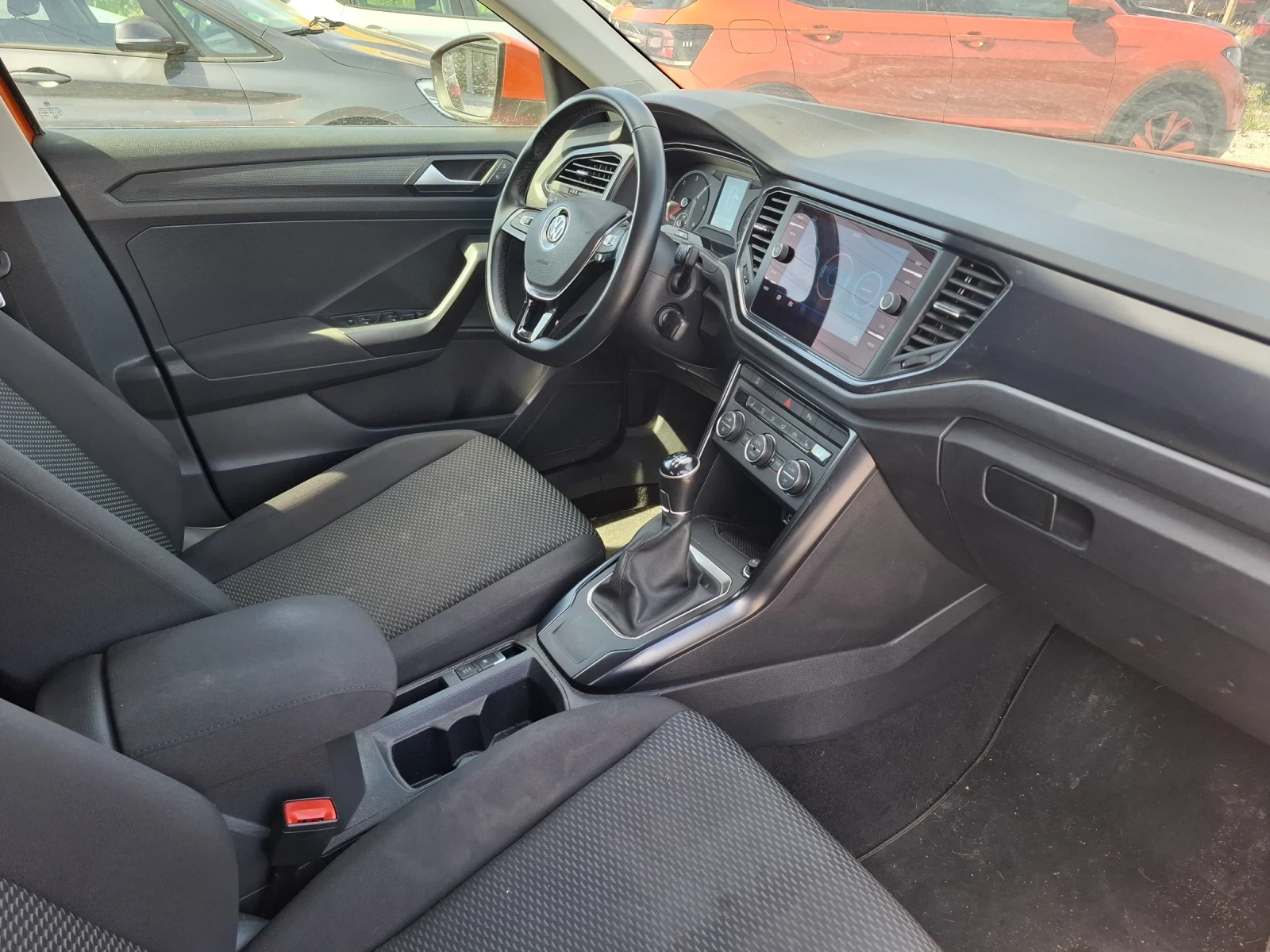 VW T-Roc, снимка 10 - Автомобили и джипове - 54218180