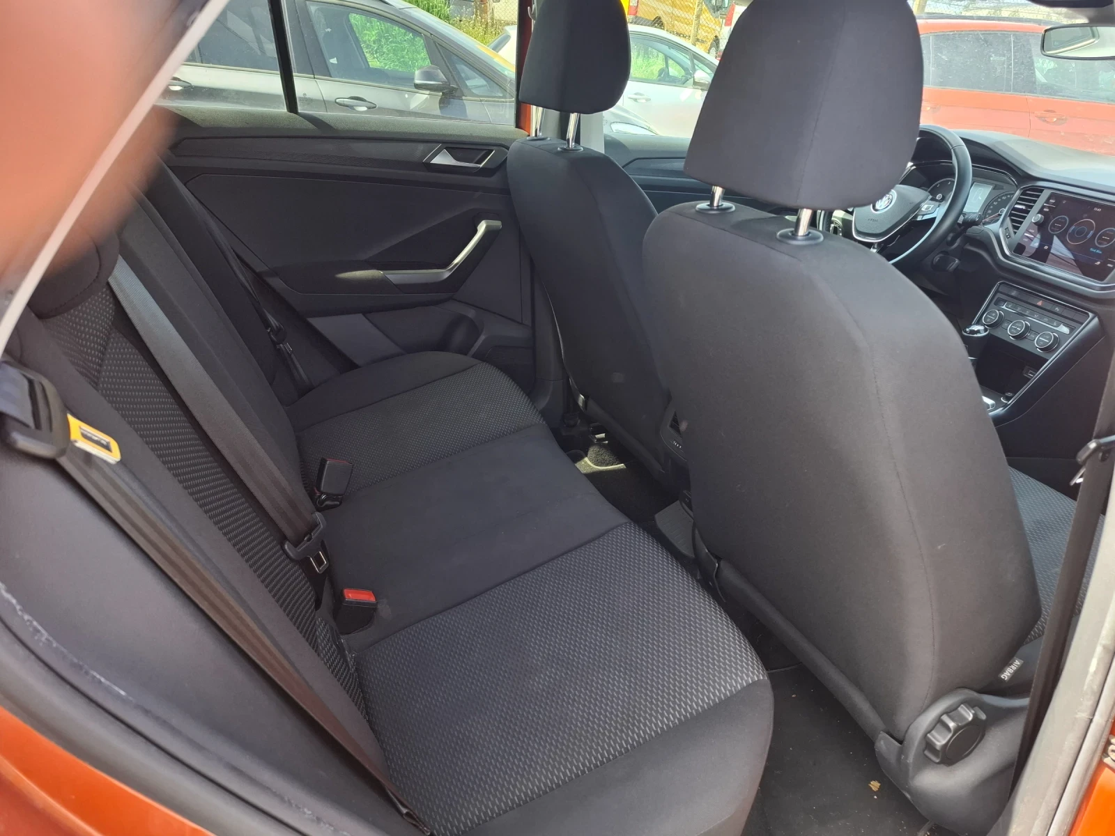 VW T-Roc, снимка 11 - Автомобили и джипове - 54218180