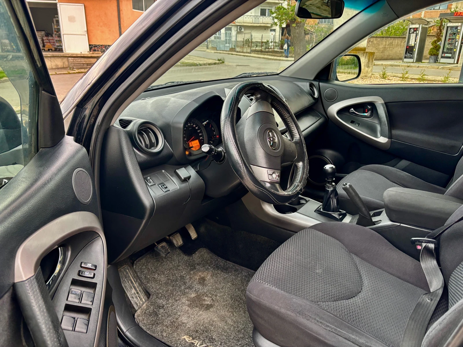 Toyota Rav4 2.2 D4D 136 кс, снимка 8 - Автомобили и джипове - 54457508