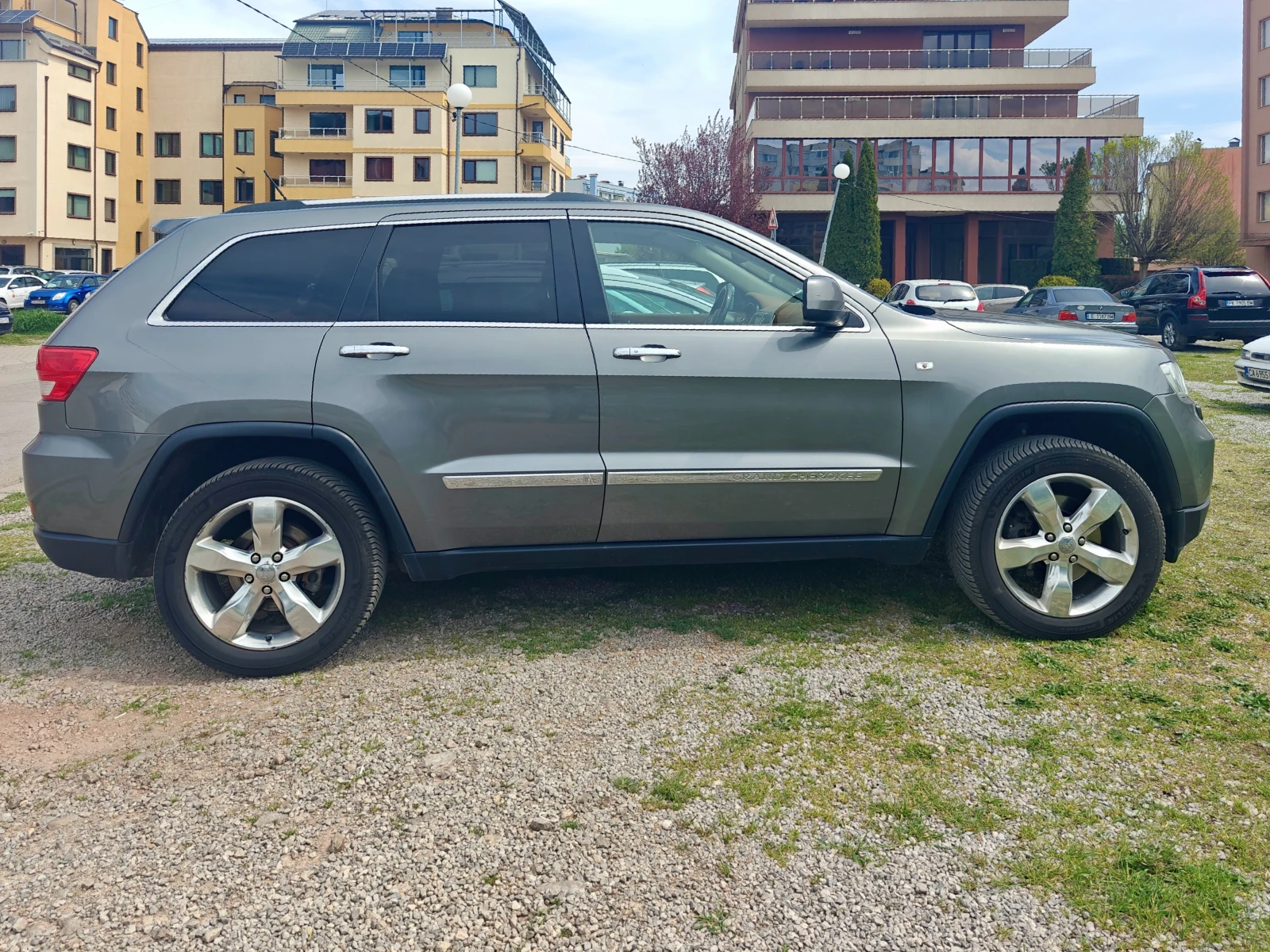 Jeep Grand cherokee OVERLAND SUMMIT WEBASTO, снимка 4 - Автомобили и джипове - 54470357