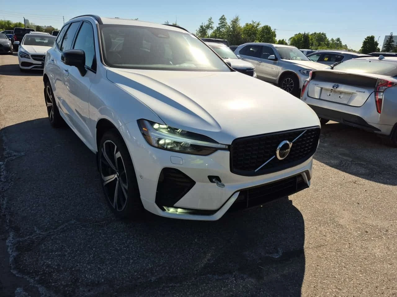 Volvo XC60 R DESIGN | CARFAX | БЕЗ ПЪРВОНАЧАЛНА ВНОСКА, снимка 3 - Автомобили и джипове - 54963428