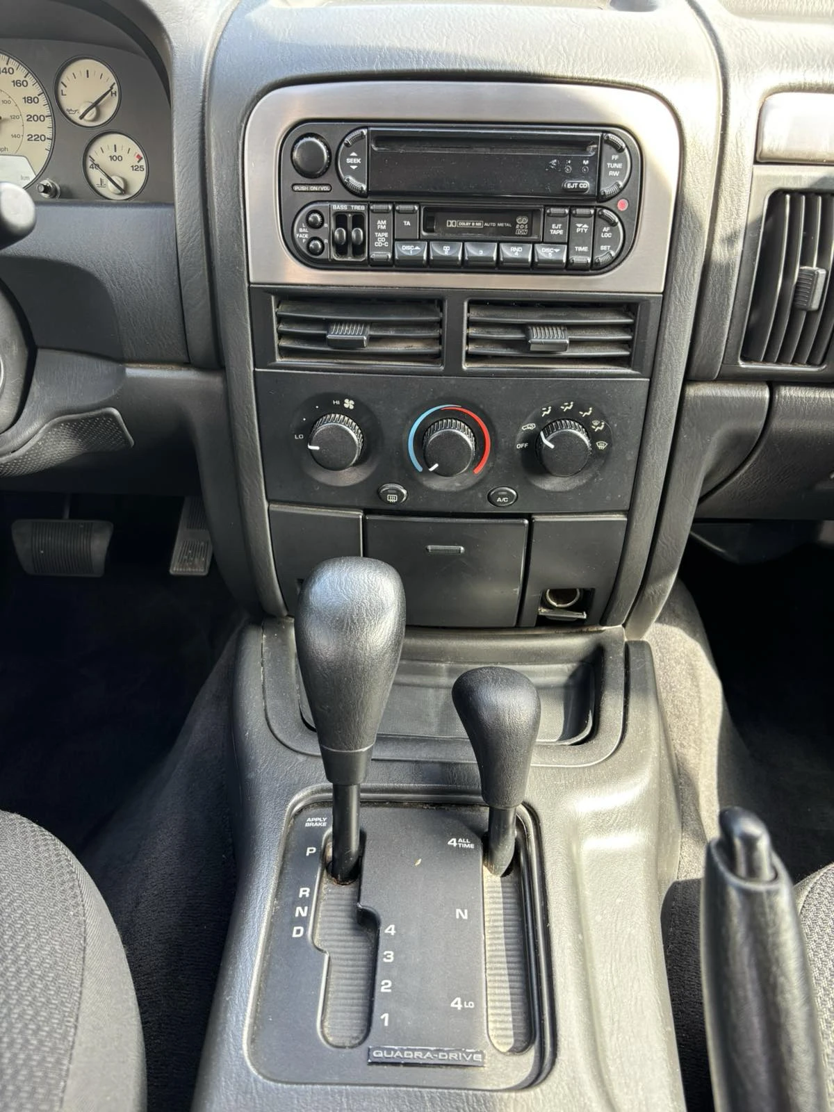 Jeep Grand cherokee 2.7CRD, снимка 11 - Автомобили и джипове - 54980166