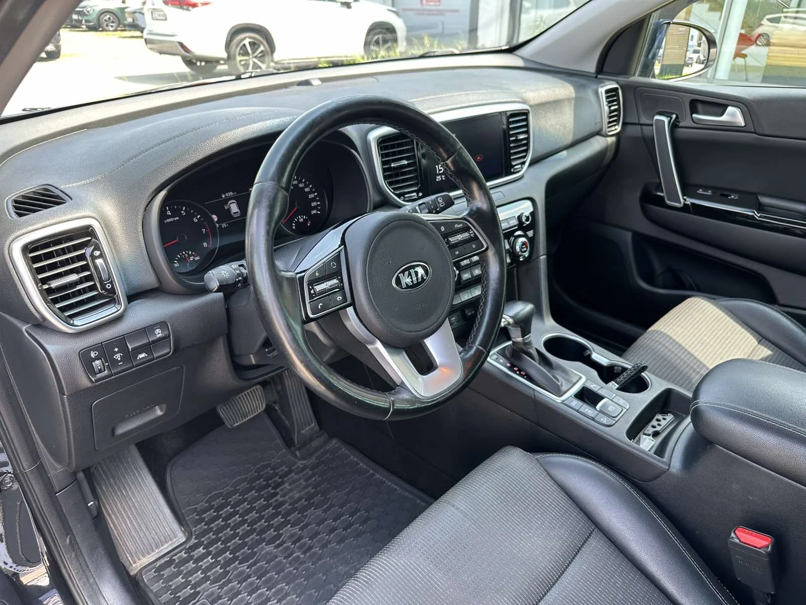 Kia Sportage 1.6 Black Edition AWD, снимка 10 - Автомобили и джипове - 55363866
