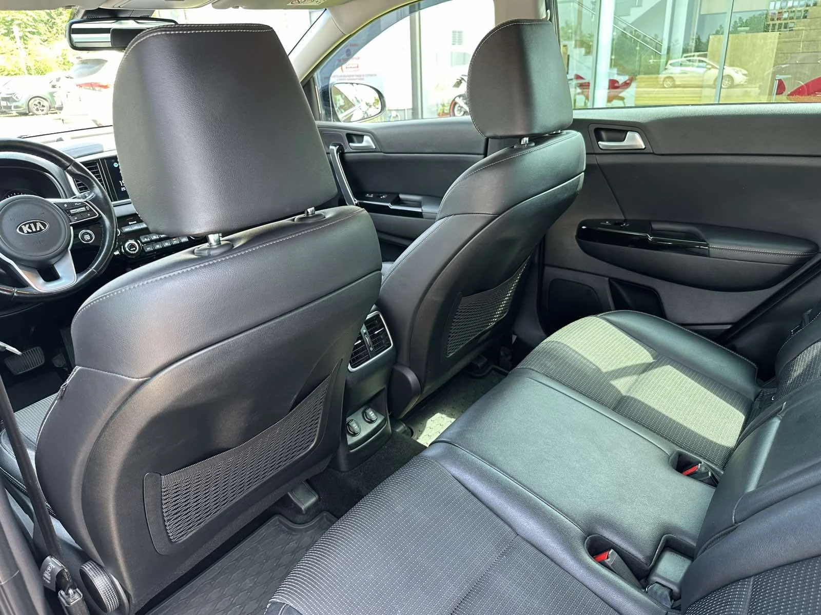 Kia Sportage 1.6 Black Edition AWD, снимка 13 - Автомобили и джипове - 55363866